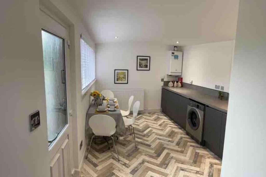 Fantastic Home In Brightons, Falkirk. Polmont Экстерьер фото
