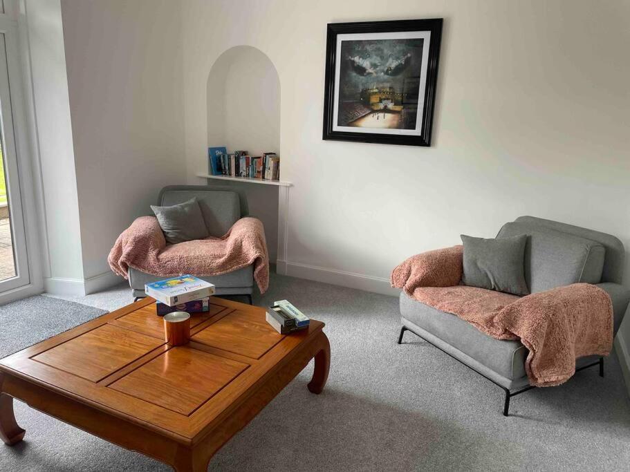 Fantastic Home In Brightons, Falkirk. Polmont Экстерьер фото