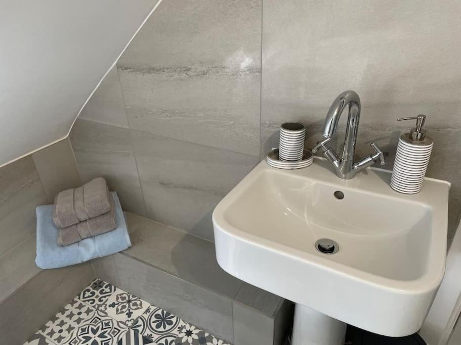 Fantastic Home In Brightons, Falkirk. Polmont Экстерьер фото